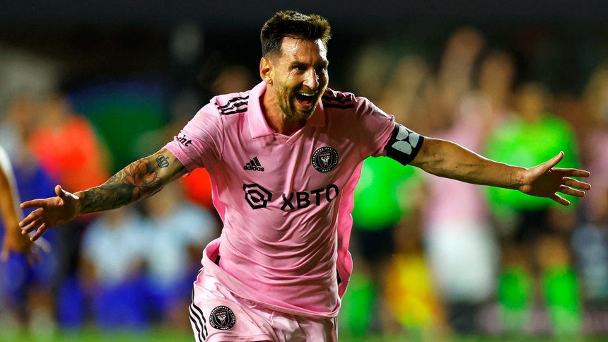 Sao MLS nhận thẻ đỏ sau pha húc đầu thô bạo ở giải đấu mà Messi tham dự  - Ảnh 4.