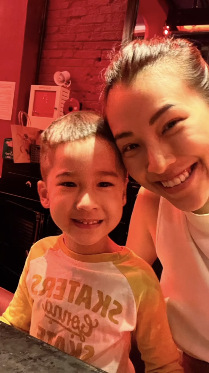 Sao Việt 24/7: Cẩm Ly tập hát cùng hội bạn thân, Quỳnh Nga tự tin khoe mặt mộc đẹp 'miễn chê' - Ảnh 4.