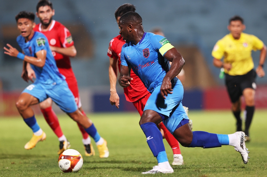 Khó lường “ma trận” trụ hạng - Ảnh 1. Khó lường “ma trận” trụ hạng - Ảnh 1.