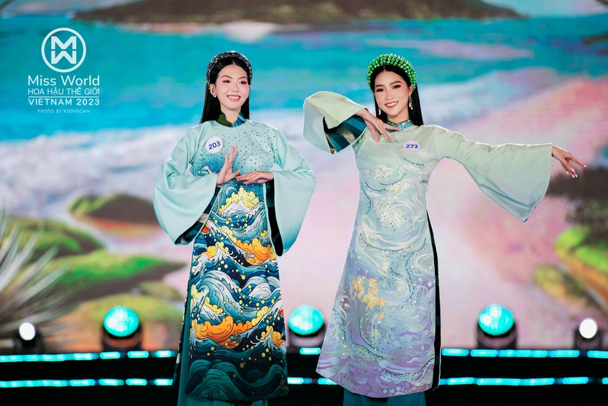 NTK Việt Hùng kể ký ức tuổi thơ trong BST áo dài "Sóng" - Ảnh 4. NTK Việt Hùng kể ký ức tuổi thơ trong BST áo dài "Sóng" - Ảnh 4.