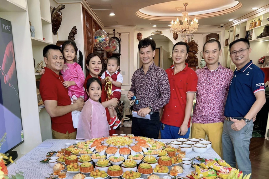 Sao Việt 24/7: Cẩm Ly tập hát cùng hội bạn thân, Quỳnh Nga tự tin khoe mặt mộc đẹp 'miễn chê' - Ảnh 5.