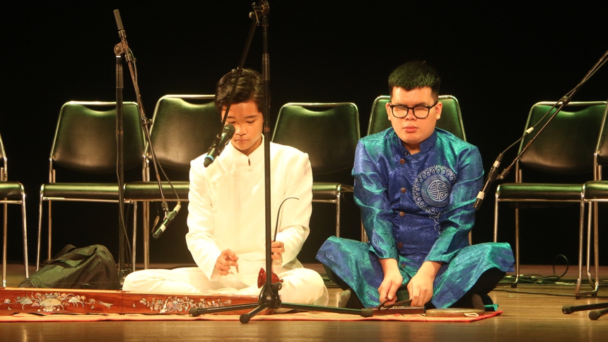 Trao học bổng và giải thưởng Trần Văn Khê: Một di nguyện được thực hiện - Ảnh 2. Trao học bổng và giải thưởng Trần Văn Khê: Một di nguyện được thực hiện - Ảnh 2.