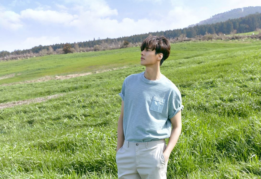 Won Bin yêu thích cuộc sống vùng quê, fan cầu mong anh tái xuất - Ảnh 2.