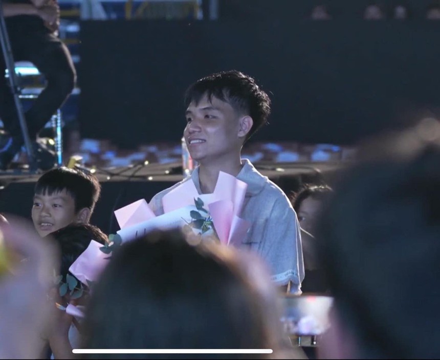 Bạn trai Tân Hoa hậu Ý Nhi bày tỏ cảm xúc khi được dân mạng chúc mừng hạnh phúc - Ảnh 5.