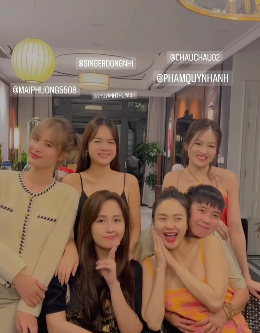 Sao Việt 26/7: Minh Hằng gặp gỡ hội bạn trước khi lâm bồn, Lona Kiều Loan khoe khéo thân hình nóng bỏng với bikini xuyên thấu - Ảnh 1.