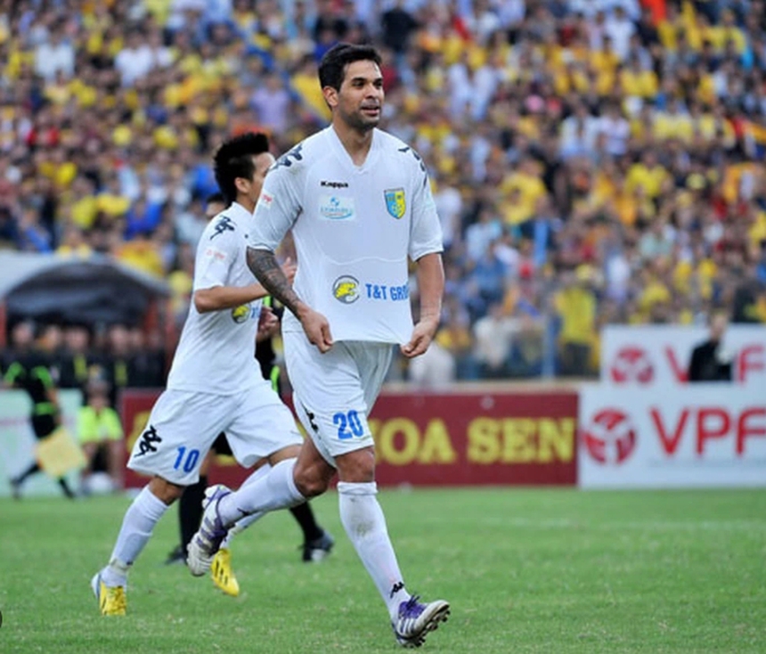 Huyền thoại ngoại binh Gonzalo: Tượng đài Hà Nội T&T từng khiến cả V-League phải run sợ - Ảnh 3.