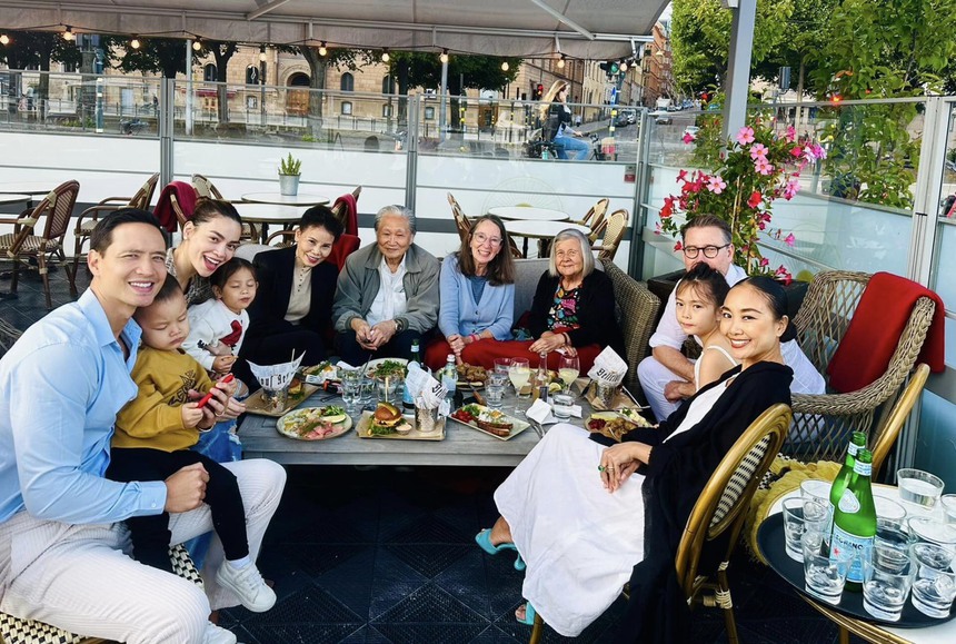 Sao Việt 26/7: Minh Hằng gặp gỡ hội bạn trước khi lâm bồn, Lona Kiều Loan khoe khéo thân hình nóng bỏng với bikini xuyên thấu - Ảnh 5.