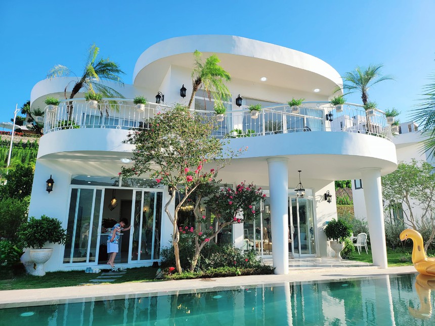 Cận cảnh căn biệt thự như resort 5 sao của diễn viên Mạnh Trường - Ảnh 1.