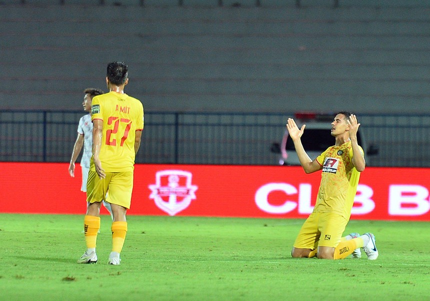 Bóng đá Việt Nam 26/7: Huỳnh Như bị đồng đội ở Lank 'gây sức ép' - Ảnh 4.