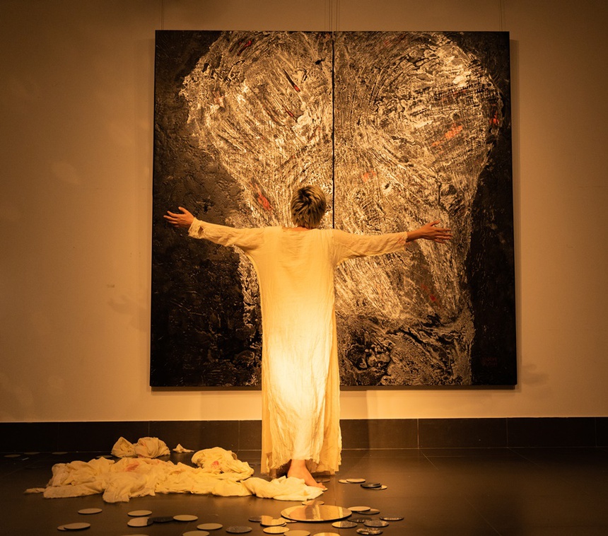 Họa sĩ Nguyễn Ngọc Phương: 'Tôi bị ám ảnh về nhân tính con người' - Ảnh 3.