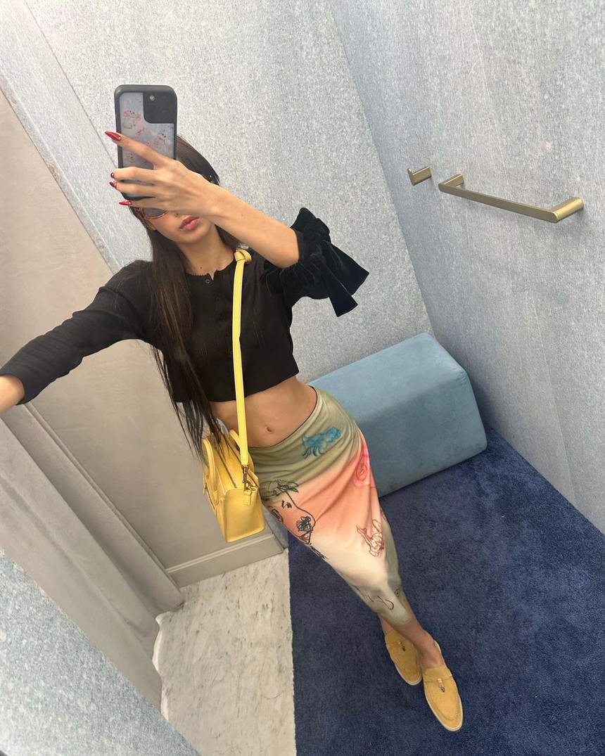 Lisa Blackpink gây sốt trên mạng với vòng eo cực đỉnh - Ảnh 5.