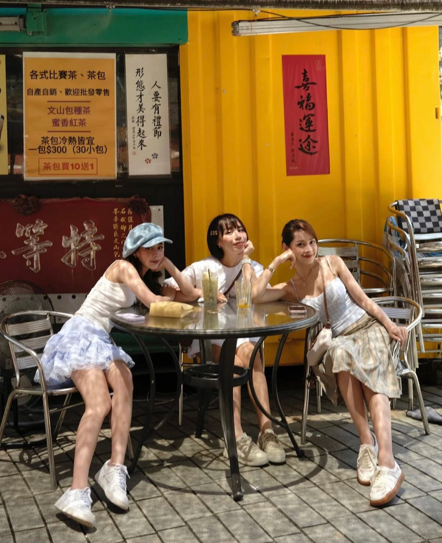 Sao Việt 27/7: Nam Em bất ngờ khoe 'chồng', Quỳnh Lương tình tứ bên bạn trai  - Ảnh 4.