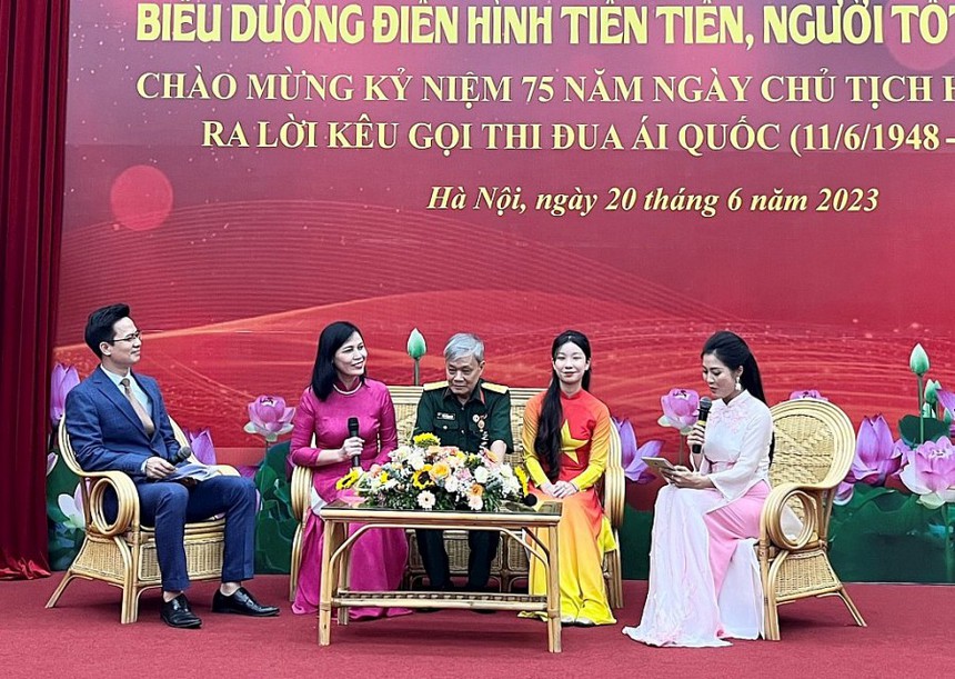 Hà Nội: 13 cá nhân được tặng danh hiệu 'Người tốt, việc tốt' năm 2023 - Ảnh 1. Hà Nội: 13 cá nhân được tặng danh hiệu 'Người tốt, việc tốt' năm 2023 - Ảnh 1.
