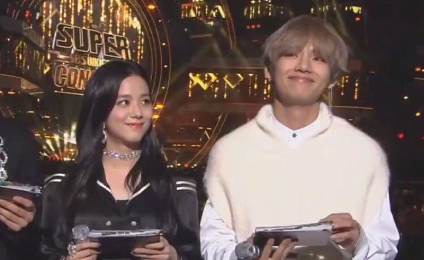 ‘Rụng tim’ với 4 màn tương tác cực hiếm hoi giữa BTS và Blackpink - Ảnh 9.