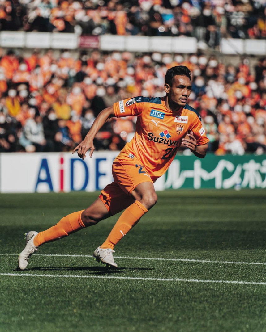 Em gái Dangda đi vào lịch sử bóng đá Thái Lan khi gia nhập CLB của Nhật Bản - Ảnh 3.