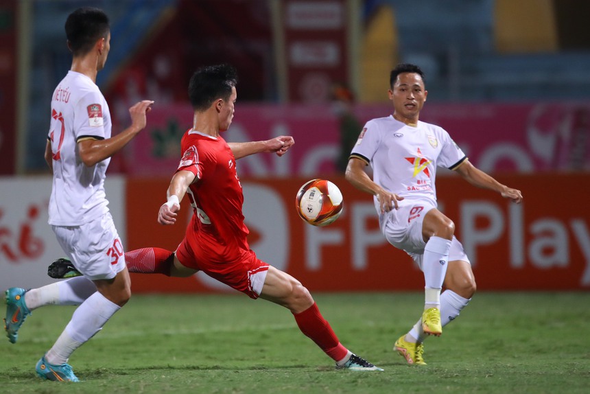 Đồng đội Salah giúp Hoàng Đức, Đức Chiến bùng nổ, Viettel sáng cửa vô địch - Ảnh 1. Đồng đội Salah giúp Hoàng Đức, Đức Chiến bùng nổ, Viettel sáng cửa vô địch - Ảnh 1.
