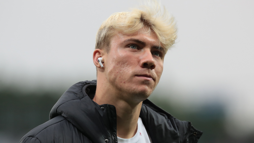 Tin chuyển nhượng MU 28/7: MU bất ngờ 'quay xe' với Dean Henderson, Maguire chọn gia nhập ông lớn châu Âu - Ảnh 2. Tin chuyển nhượng MU 28/7: MU bất ngờ 'quay xe' với Dean Henderson, Maguire chọn gia nhập ông lớn châu Âu - Ảnh 2.