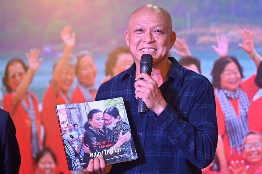 Nhiếp ảnh gia Nguyễn Á: 'Tôi đã chạm đến những điều không thể lường trước' - Ảnh 1. Nhiếp ảnh gia Nguyễn Á: 'Tôi đã chạm đến những điều không thể lường trước' - Ảnh 1.