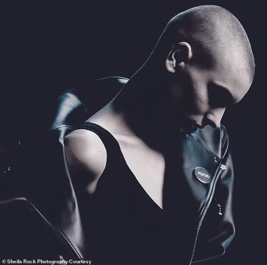 Sinead O'Connor đến với âm nhạc như một liệu pháp - Ảnh 1.