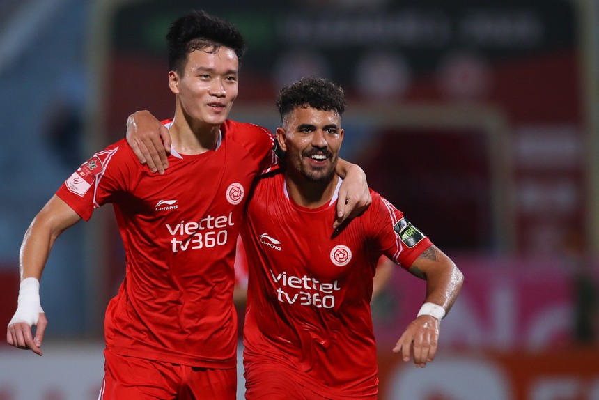 Đồng đội Salah giúp Hoàng Đức, Đức Chiến bùng nổ, Viettel sáng cửa vô địch - Ảnh 2. Đồng đội Salah giúp Hoàng Đức, Đức Chiến bùng nổ, Viettel sáng cửa vô địch - Ảnh 2.