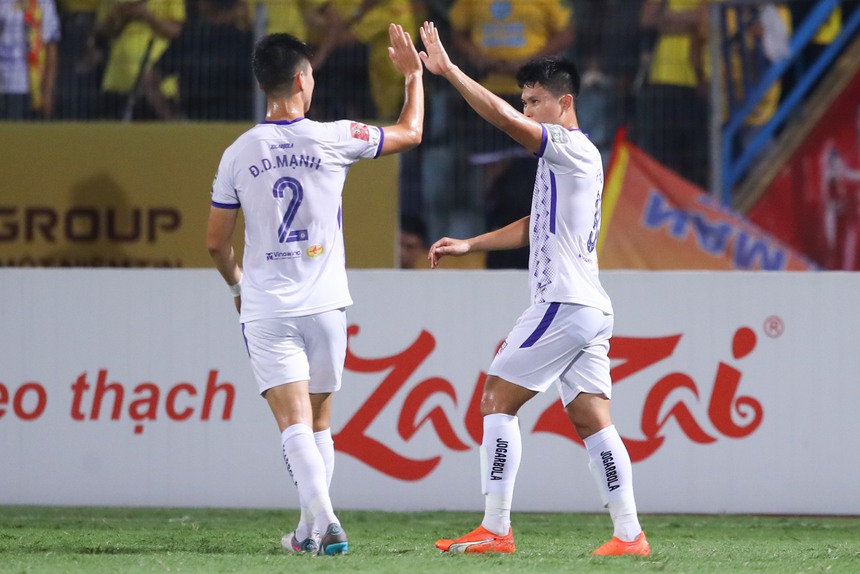 Tuấn Hải bùng nổ, vừa giúp Hà Nội FC đua vô địch, vừa ghi điểm với HLV Troussier - Ảnh 2. Tuấn Hải bùng nổ, vừa giúp Hà Nội FC đua vô địch, vừa ghi điểm với HLV Troussier - Ảnh 2.