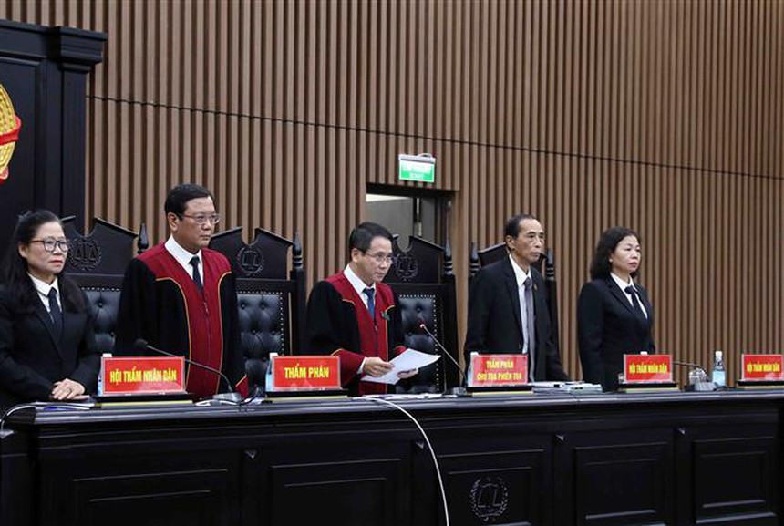 Vụ 'Chuyến bay giải cứu': Tuyên phạt tù chung thân 4 bị cáo - Ảnh 1. Vụ 'Chuyến bay giải cứu': Tuyên phạt tù chung thân 4 bị cáo - Ảnh 1.