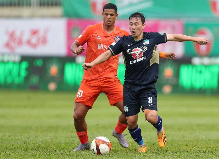 CLB TP.HCM và SHB Đà Nẵng lâm nguy vì sự chuyên nghiệp của HLV Kiatisuk áp dụng cho HAGL - Ảnh 3. CLB TP.HCM và SHB Đà Nẵng lâm nguy vì sự chuyên nghiệp của HLV Kiatisuk áp dụng cho HAGL - Ảnh 3.