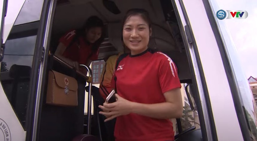 Trần Thị Thanh Thúy và dàn sao bóng chuyền Kim Huệ, Phạm Thị Yến, Ngọc Hoa đọ sức với trai làng trên sân xi măng - Ảnh 3.