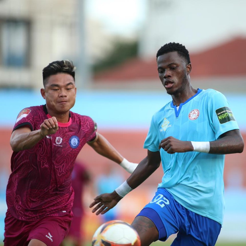 CLB TP.HCM và SHB Đà Nẵng lâm nguy vì sự chuyên nghiệp của HLV Kiatisuk áp dụng cho HAGL - Ảnh 4. CLB TP.HCM và SHB Đà Nẵng lâm nguy vì sự chuyên nghiệp của HLV Kiatisuk áp dụng cho HAGL - Ảnh 4.