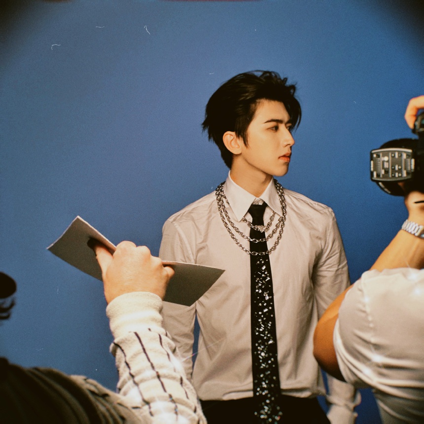 Rộ tin Thái Từ Khôn hẹn hò fan nữ 14 tuổi, liệu có 'nối gót' Ngô Diệc Phàm? - Ảnh 2.