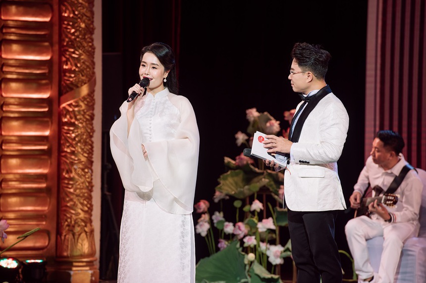 Thăng hoa trong đêm ra mắt cuốn sách 'Sống như bông pháo hoa' của Ruby Nguyen - Ảnh 1.