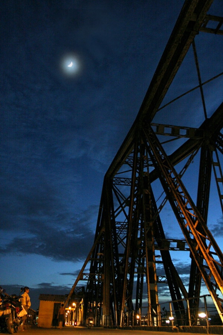 Địa điểm có góc nhìn đẹp nhất Hà Nội để ngắm siêu trăng 2023 - Ảnh 3.