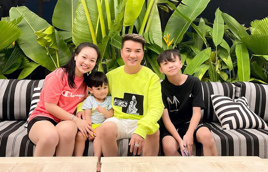 Đàm Vĩnh Hưng làm bố đơn thân ở tuổi 52, chi tiền mạnh tay nuôi 3 con khôn lớn - Ảnh 1.