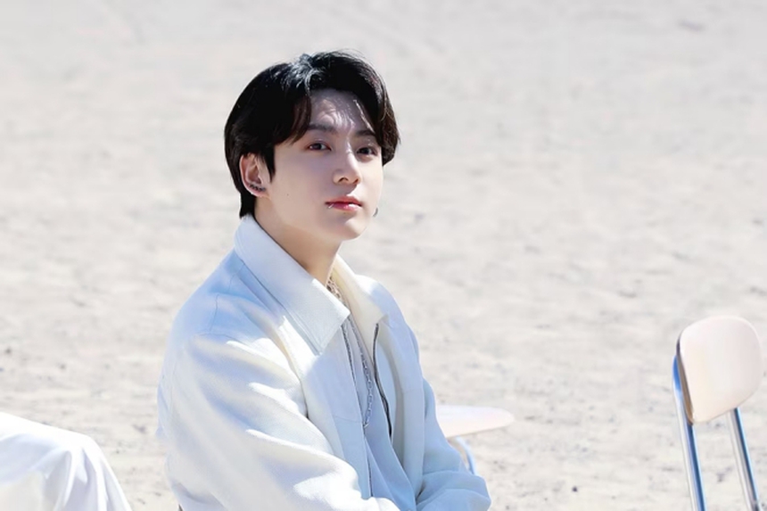 Nàng thơ của Jungkook BTS trong MV sắp tới tài sắc cỡ nào? - Ảnh 1.