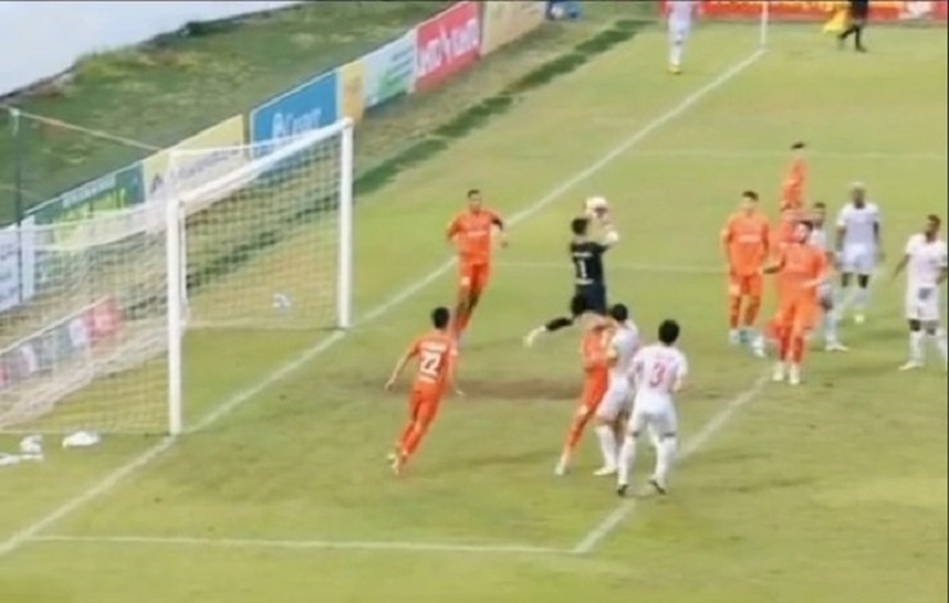 Đeo băng đội trưởng, Văn Hậu tiếp tục ‘thói quen’ chơi xấu khi CAHN thua đội bét bảng - Ảnh 2. Đeo băng đội trưởng, Văn Hậu tiếp tục ‘thói quen’ chơi xấu khi CAHN thua đội bét bảng - Ảnh 2.