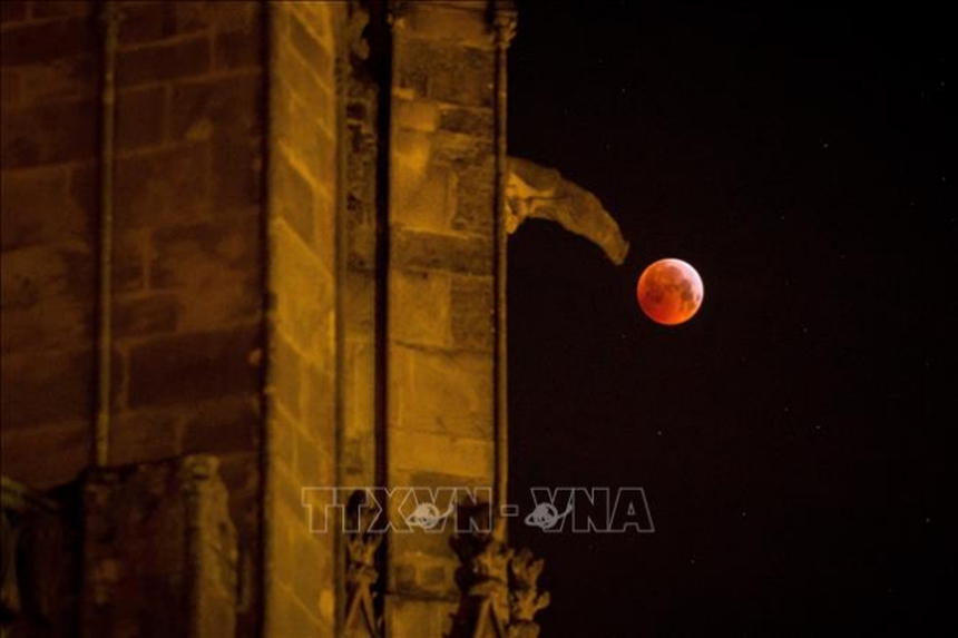 Siêu trăng 2023: Mấy giờ Việt Nam xem đẹp nhất? - Ảnh 1. Siêu trăng 2023: Mấy giờ Việt Nam xem đẹp nhất? - Ảnh 1.