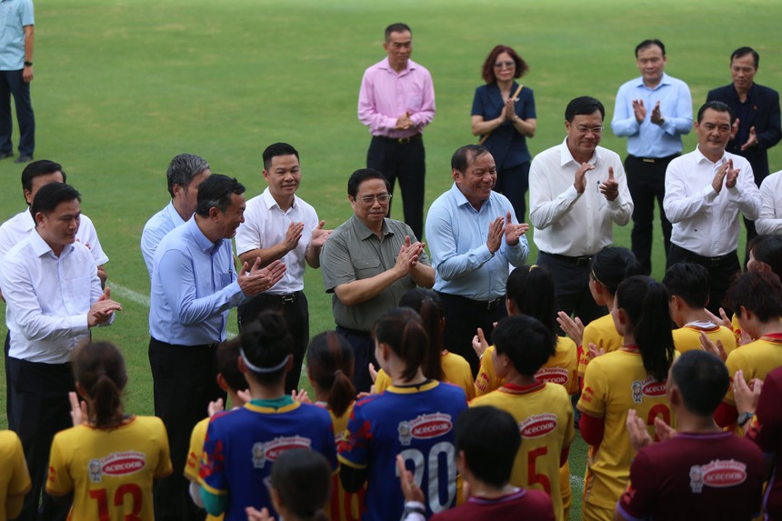 Thủ tướng Phạm Minh Chính gặp mặt, động viên Đội tuyển Bóng đá nữ Việt Nam trước khi lên đường dự FIFA World Cup 2023 - Ảnh 3.