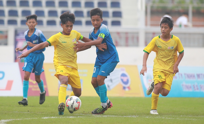 HLV Park Hang Seo, huyền thoại Lê Công Vinh phấn khích với cầu thủ nhí - Ảnh 3. HLV Park Hang Seo, huyền thoại Lê Công Vinh phấn khích với cầu thủ nhí - Ảnh 3.