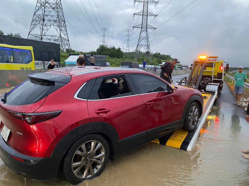 Chào tuần mới: Khi cao tốc... ngập - Ảnh 1.