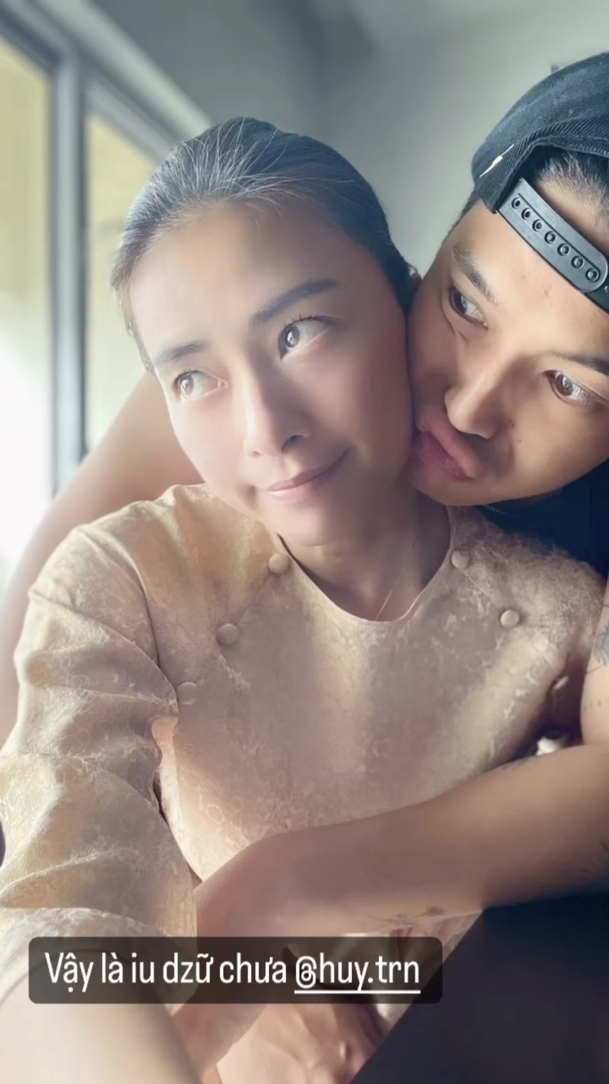 Sao Việt 30/7: Ngô Thanh Vân tình tứ bên chồng trẻ, Cường Đô La - Đàm Thu Trang hóa bố mẹ bỉm ngày cuối tuần - Ảnh 1. Sao Việt 30/7: Ngô Thanh Vân tình tứ bên chồng trẻ, Cường Đô La - Đàm Thu Trang hóa bố mẹ bỉm ngày cuối tuần - Ảnh 1.