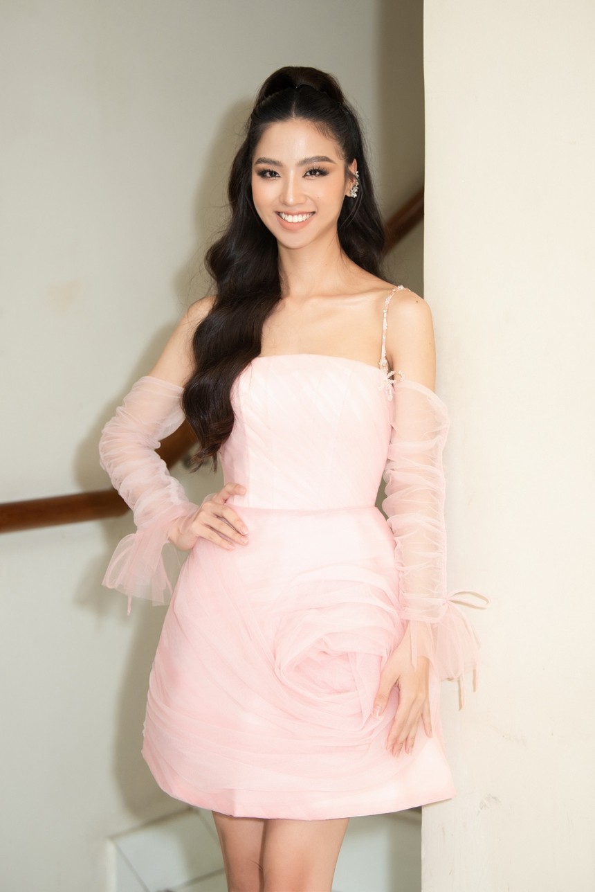 'Người đẹp bản lĩnh' Miss World Vietnam 2023 bất ngờ tố đạo diễn nổi tiếng giăng bẫy tình - Ảnh 1. 'Người đẹp bản lĩnh' Miss World Vietnam 2023 bất ngờ tố đạo diễn nổi tiếng giăng bẫy tình - Ảnh 1.