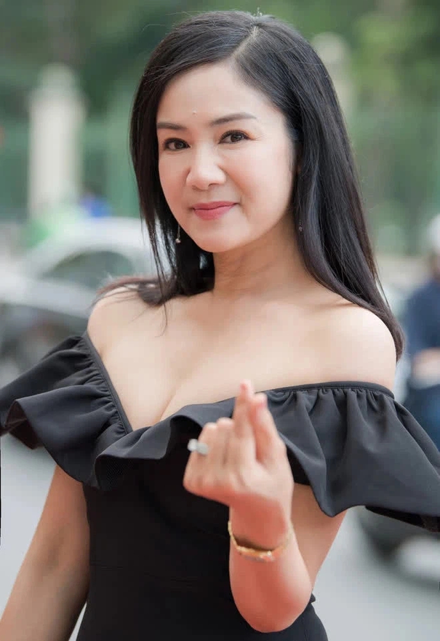 NSND Thu Hà: "Nữ hoàng ảnh lịch" sở hữu nhan sắc bất chấp thời gian, kín đáo chuyện đời tư - Ảnh 6.