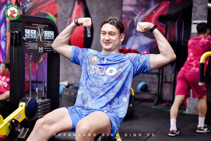 Bóng đá Việt Nam 30/7: HLV Troussier gặp Văn Lâm tại sân tập - Ảnh 2.