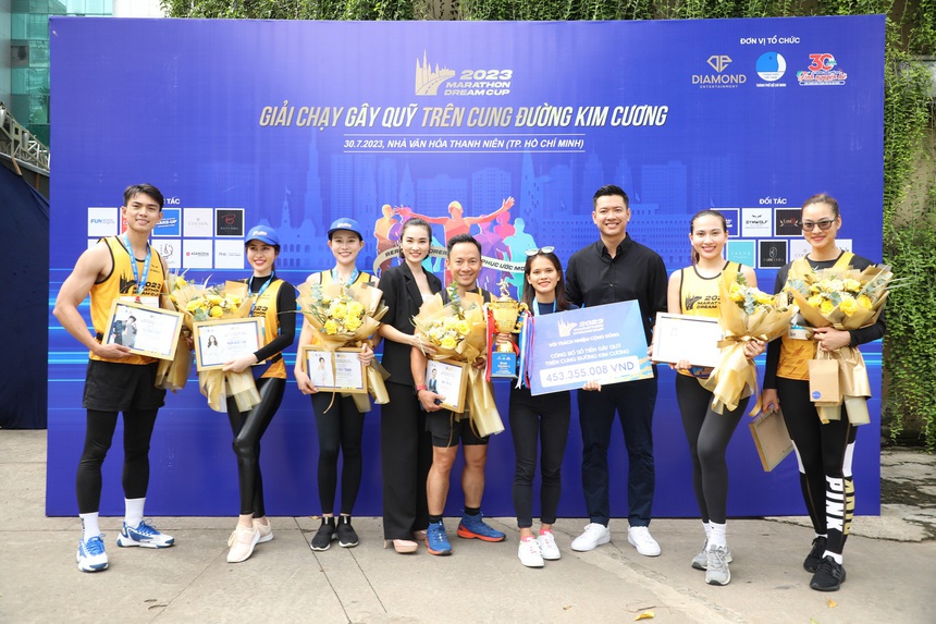 VĐV Phạm Thị Hồng Lệ cùng dàn sao Việt chạy Marathon gây quỹ thiện nguyện gần 500 triệu đồng - Ảnh 4. VĐV Phạm Thị Hồng Lệ cùng dàn sao Việt chạy Marathon gây quỹ thiện nguyện gần 500 triệu đồng - Ảnh 4.