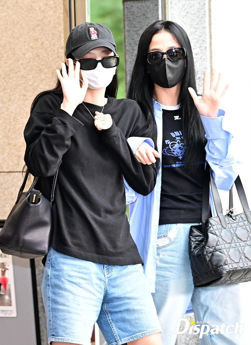 Blackpink về nước sau 2 đêm diễn tại Hà Nội, Rosé diện quần cực đáng yêu - Ảnh 6. Blackpink về nước sau 2 đêm diễn tại Hà Nội, Rosé diện quần cực đáng yêu - Ảnh 6.