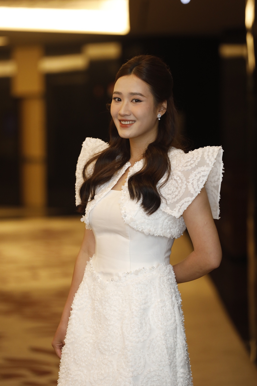 'Làng trong phố': Cặp trai xinh gái đẹp khiến quan hệ vợ chồng Hiếu Hoài căng 'như dây đàn' - Ảnh 4.