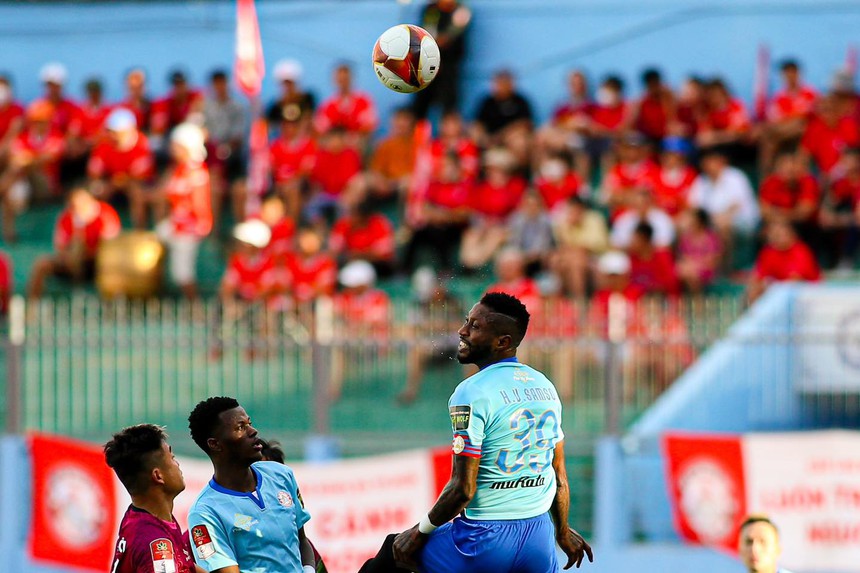 Ngoại binh không "gánh" nổi CLB TP.HCM của HLV Vũ Tiến Thành - Ảnh 2.