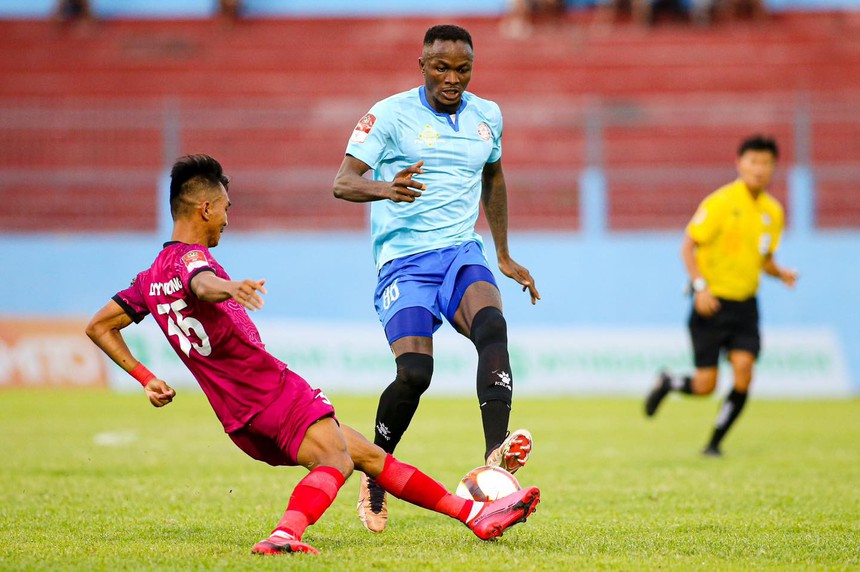 Ngoại binh không "gánh" nổi CLB TP.HCM của HLV Vũ Tiến Thành - Ảnh 1.