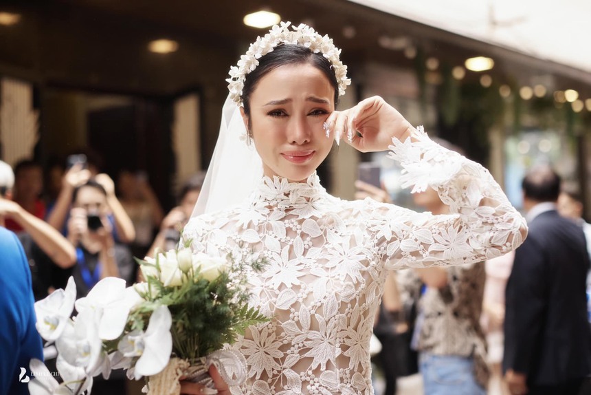 Sao Việt 31/7: Phương Oanh xinh đẹp khi đi trăng mật, Hải Tú bất ngờ tái xuất mạng xã hội - Ảnh 4.