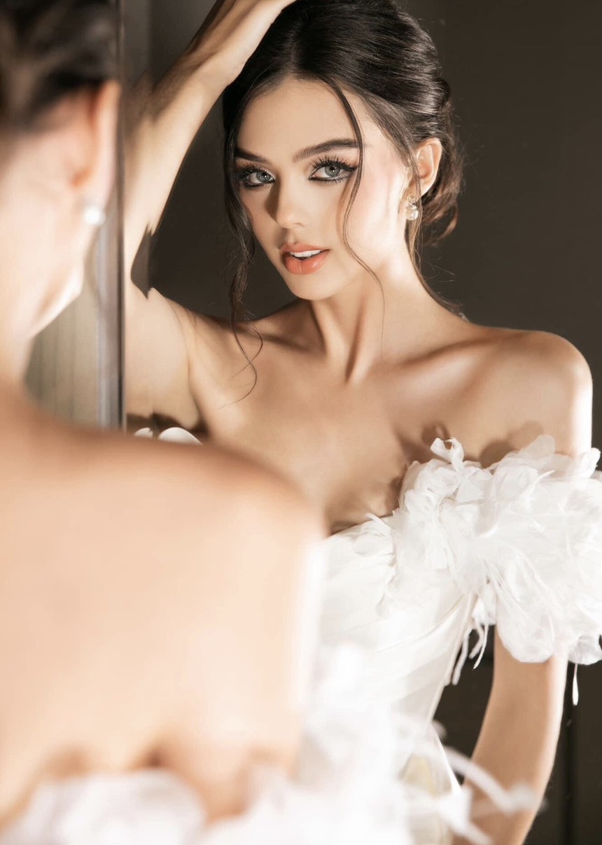 Vợ Tây Bùi Tiến Dũng: Sở hữu nhan sắc xinh đẹp, vóc dáng chuẩn như 'tạc tượng' dù mới sinh con - Ảnh 4.